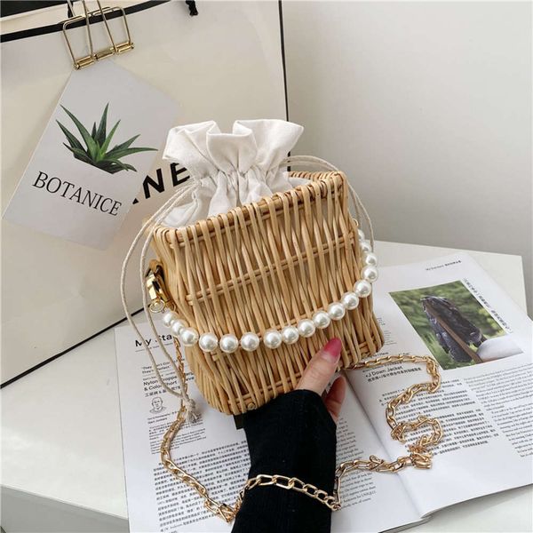 feini beishi bag women's 2021 chain single shoulder msenger bag woven pearl bucket
feini beishi bag women's 2021 chain single shoulder msenger bag woven pearl bucket