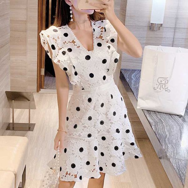 runway designer v neck floral embroidery mini white dress vintage elegant hollow out ruffles 210526, Black;gray
runway designer v neck floral embroidery mini white dress vintage elegant hollow out ruffles 210526, Black;gray