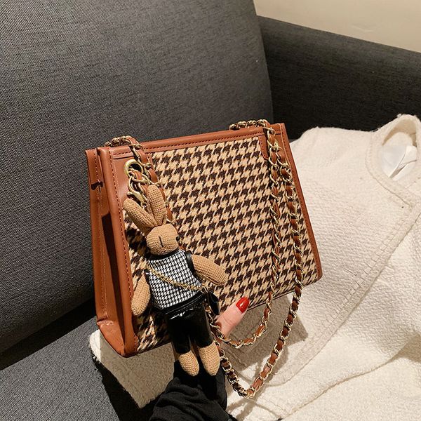 thousand bird lattice bag women's 2021 fashion leisure versatile shoulder texture commuter autumn and winter tote bag
thousand bird lattice bag women's 2021 fashion leisure versatile shoulder texture commuter autumn and winter tote bag