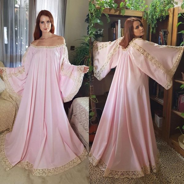 2021 new evening dresses off shoulder long sleeves lace chiffon prom gowns custom made floor length a line special occasion dress, Black;red
2021 new evening dresses off shoulder long sleeves lace chiffon prom gowns custom made floor length a line special occasion dress, Black;red