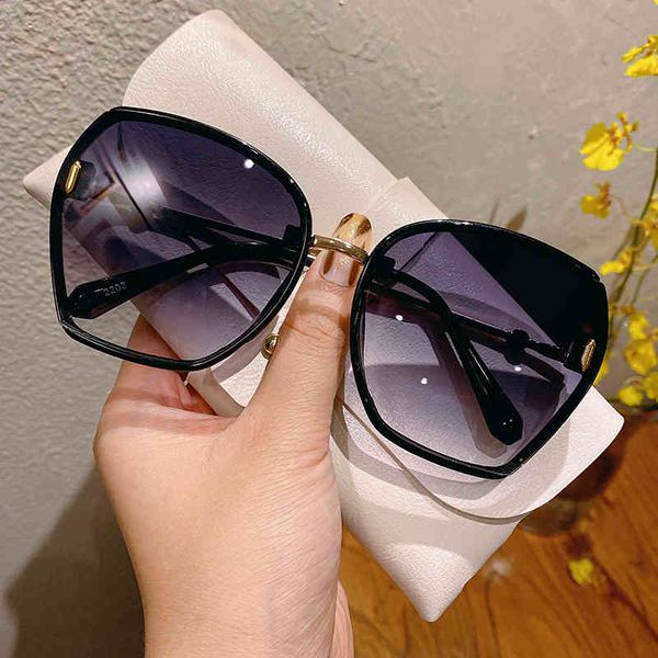 sunglasses 2021 large frame thin women's fashion net red street smetal korean round face, White;black
sunglasses 2021 large frame thin women's fashion net red street smetal korean round face, White;black