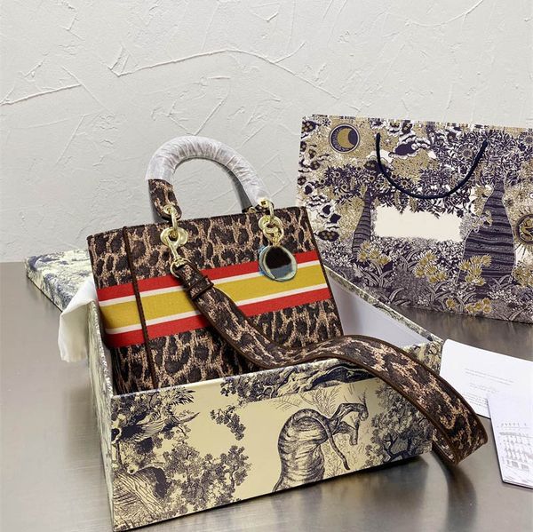 designer bags crossbody bag fashion ladies handbags leather versatile size 23 * 21cm multicolor luxuries designers women bag
designer bags crossbody bag fashion ladies handbags leather versatile size 23 * 21cm multicolor luxuries designers women bag