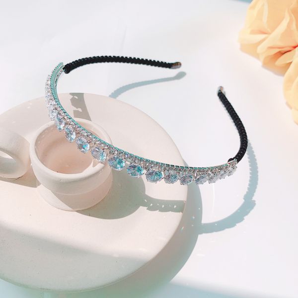 1383 ouyang nana same style hair hoop full diamond accessories super immortal temperament design feeling net red, Golden;white
1383 ouyang nana same style hair hoop full diamond accessories super immortal temperament design feeling net red, Golden;white