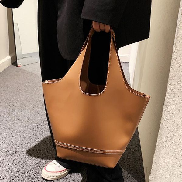 evening bags autumn and winter high-quality retro large-capacity handbags 2021 texture picture mother bag women's designer bucket
evening bags autumn and winter high-quality retro large-capacity handbags 2021 texture picture mother bag women's designer bucket