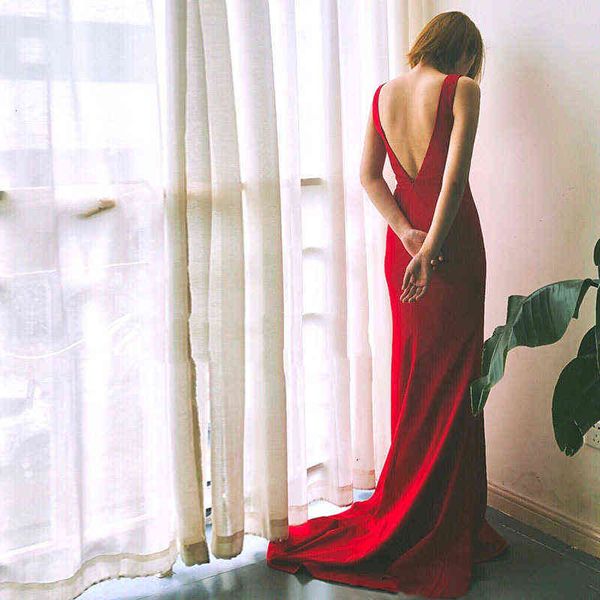 luxury street style dresses toast bride 2021 small tail deep v simple red backls slim fishtail evening long, Black;pink
luxury street style dresses toast bride 2021 small tail deep v simple red backls slim fishtail evening long, Black;pink