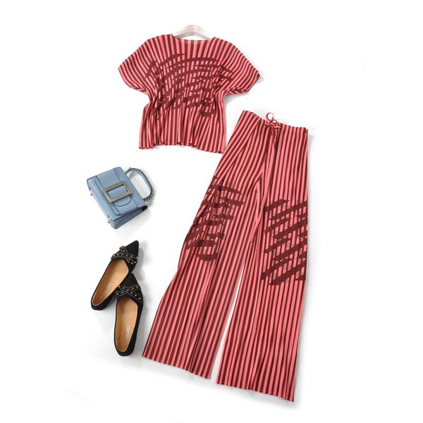 new 2021 fashion pleated women two-piece striped short sleeve wide harem leg lace drawstring pants causal beach 10pv, White
new 2021 fashion pleated women two-piece striped short sleeve wide harem leg lace drawstring pants causal beach 10pv, White