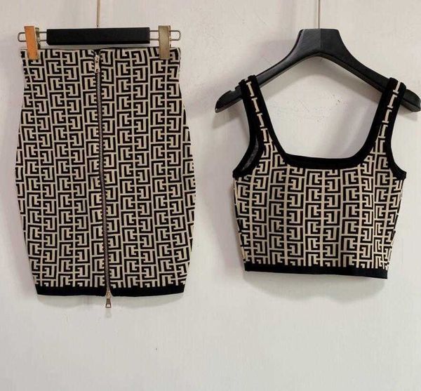 2021 sling outer wear sleeveless women's knitted vest short skirt suit 422, Gray
2021 sling outer wear sleeveless women's knitted vest short skirt suit 422, Gray