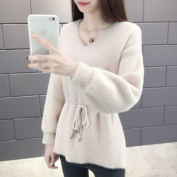 casual female cashmere sweater, soft knitted sweater with flashlight cleavage, White;black
casual female cashmere sweater, soft knitted sweater with flashlight cleavage, White;black