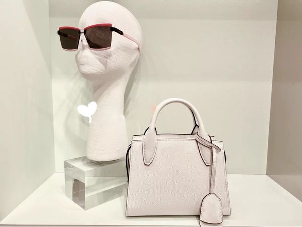saffiano leather woman handbag female shoulder bag fashion large capacity trend plain 2021 luxurys bags special designers
saffiano leather woman handbag female shoulder bag fashion large capacity trend plain 2021 luxurys bags special designers