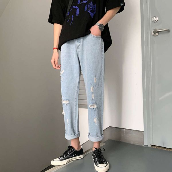 2021 new classic series light blue men's perforated washed jeans pants 
2021 new classic series light blue men's perforated washed jeans pants