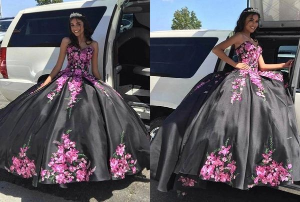 2022 black satin flowers embroidery white quinceanera prom dresses sweetheart long corset back long sweet 16 dress vestidos 15 anos, Blue;red
2022 black satin flowers embroidery white quinceanera prom dresses sweetheart long corset back long sweet 16 dress vestidos 15 anos, Blue;red