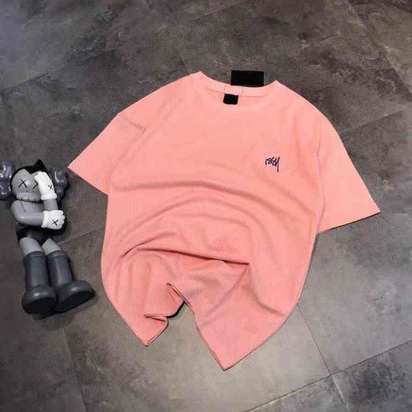 2022 factory wholesale new high version summer fashion chest back letter printing simple casual pink gentle white couple short sleeves
2022 factory wholesale new high version summer fashion chest back letter printing simple casual pink gentle white couple short sleeves