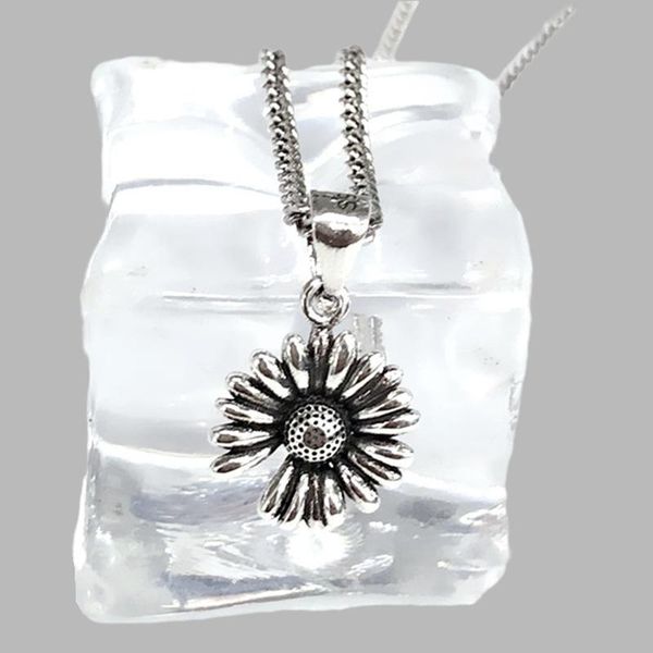 chains three-dimensional design thai silver vintage sun flower necklace pendant exquisite sweet light luxury women's jewelry
chains three-dimensional design thai silver vintage sun flower necklace pendant exquisite sweet light luxury women's jewelry