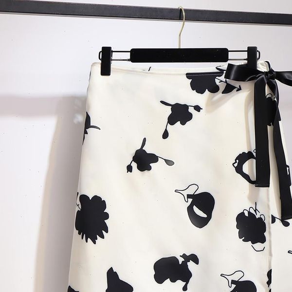 new spring autumn plus size skirt for women large casual loose elastic waist floral print bow short skirts white 4xl 5xl 6xl, Black
new spring autumn plus size skirt for women large casual loose elastic waist floral print bow short skirts white 4xl 5xl 6xl, Black