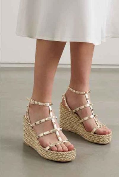 2020 new luxury women gladiator sandals rock stud 95 leather espadrille wedge sandals lady beach sandalias femininas eu35-43, Black
2020 new luxury women gladiator sandals rock stud 95 leather espadrille wedge sandals lady beach sandalias femininas eu35-43, Black