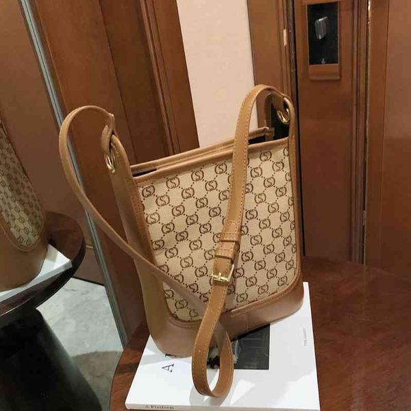 design bucket large capacity female minority underarm bag new flower letter single shoulder messenger bag handbags
design bucket large capacity female minority underarm bag new flower letter single shoulder messenger bag handbags