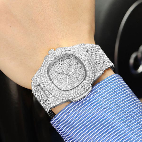 2021 men fashion watch 45mm stainless steel design watches shinning diamond full iced out watches quartz movement sport wristwatch, Slivery;brown
2021 men fashion watch 45mm stainless steel design watches shinning diamond full iced out watches quartz movement sport wristwatch, Slivery;brown