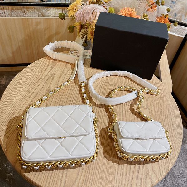 2021 european and american fashion clamshell bags female leather outdoor sacoche classic brand handbag luxury party chain handbag coin purse
2021 european and american fashion clamshell bags female leather outdoor sacoche classic brand handbag luxury party chain handbag coin purse
