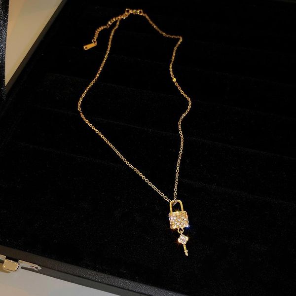 chokers origin summer sweet small shiny rhinestone lock pendant necklace for women girls gold colour thin chain accessories, Golden;silver
chokers origin summer sweet small shiny rhinestone lock pendant necklace for women girls gold colour thin chain accessories, Golden;silver