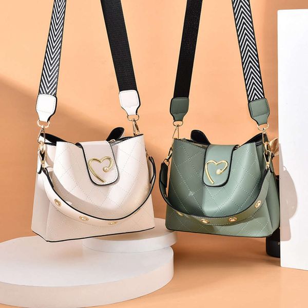 hbp fashion women's 2021 new lingge bucket fashionable and versatile one shoulder messenger bag small fresh handbag
hbp fashion women's 2021 new lingge bucket fashionable and versatile one shoulder messenger bag small fresh handbag
