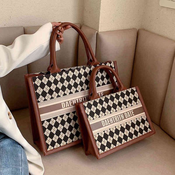 2022 factory wholesale portable bag women's autumn and winter fashion lingge canvas tote bag
2022 factory wholesale portable bag women's autumn and winter fashion lingge canvas tote bag