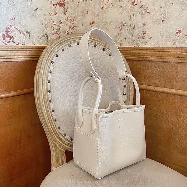 women's designer luxury handbag 2020 pu leather two-piece women handbags women fashion large capacity shoulder messenger bag c0225
women's designer luxury handbag 2020 pu leather two-piece women handbags women fashion large capacity shoulder messenger bag c0225