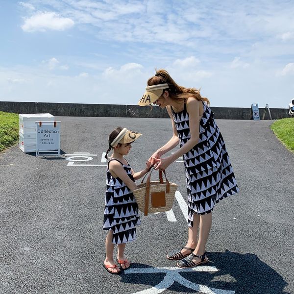 familymatchingoutfitssummervacationgeometricsuspenderskirtchildrensclothinggirlslightsundressmotherkidsclothes, Red;yellow
familymatchingoutfitssummervacationgeometricsuspenderskirtchildrensclothinggirlslightsundressmotherkidsclothes, Red;yellow