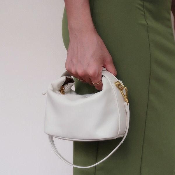 cross body pu leather women small shoulder bags solid color female underarm bag fashion design ladies portable handle
cross body pu leather women small shoulder bags solid color female underarm bag fashion design ladies portable handle