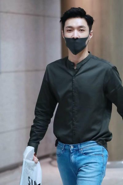 men's casual shirts shirt 2021 spring and summer products street shooting star black small stand collar long sleeve slim fitting, White;black
men's casual shirts shirt 2021 spring and summer products street shooting star black small stand collar long sleeve slim fitting, White;black