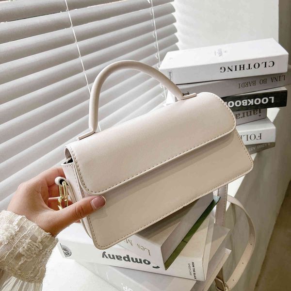 women's spring new small square texture foreign style single shoulder messenger bag simple and fashionable portable bag
women's spring new small square texture foreign style single shoulder messenger bag simple and fashionable portable bag