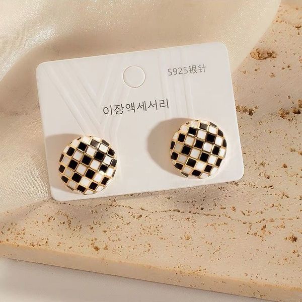 925 silver needle advanced sense earrings black and white checkerboard lattice earrings minority design sense 2021 ear jewelry, Golden;silver
925 silver needle advanced sense earrings black and white checkerboard lattice earrings minority design sense 2021 ear jewelry, Golden;silver