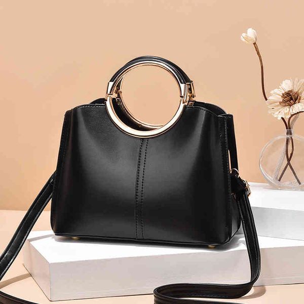 handbag women 2021 new simple large capacity princess commuter one shoulder messenger bag fashion
handbag women 2021 new simple large capacity princess commuter one shoulder messenger bag fashion