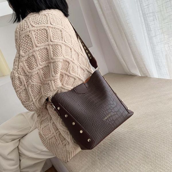 shoulder bags fashion commuting all-match alligator pu crossbody women 2021 summer leisure wide strap buckets composite bag
shoulder bags fashion commuting all-match alligator pu crossbody women 2021 summer leisure wide strap buckets composite bag