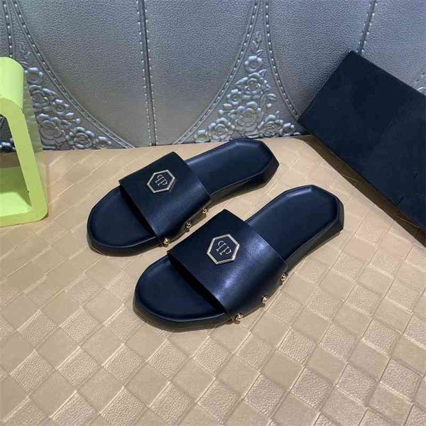 21 summer new style one line sandal leather surface metal letters outdoor casual men's lv11 guangzhou shoes, Black
21 summer new style one line sandal leather surface metal letters outdoor casual men's lv11 guangzhou shoes, Black