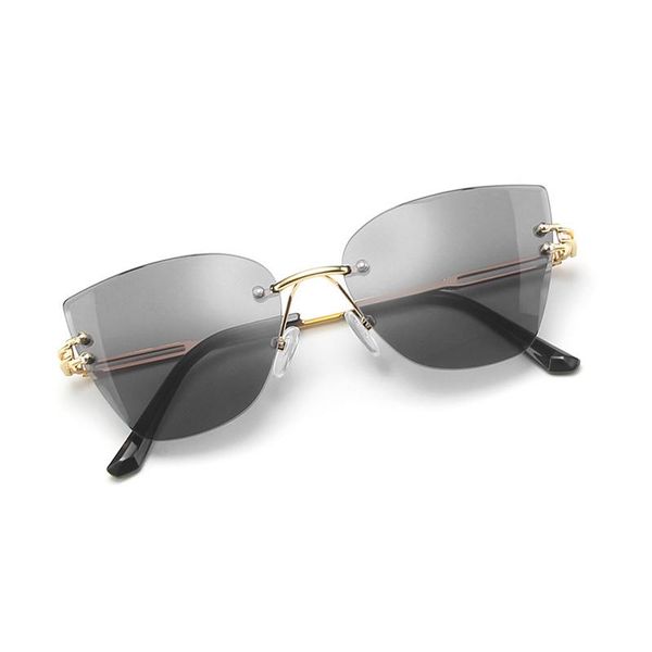 sunglasses women's fashion metal cat eye personality retro trimming trend ocean film women street driving glasses, White;black
sunglasses women's fashion metal cat eye personality retro trimming trend ocean film women street driving glasses, White;black