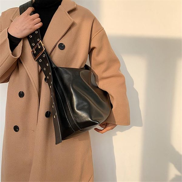 large 2021 strap wide capacity fashion slung bag shoulder new tote texture shoulder bag bucket vlaix, Red;black
large 2021 strap wide capacity fashion slung bag shoulder new tote texture shoulder bag bucket vlaix, Red;black