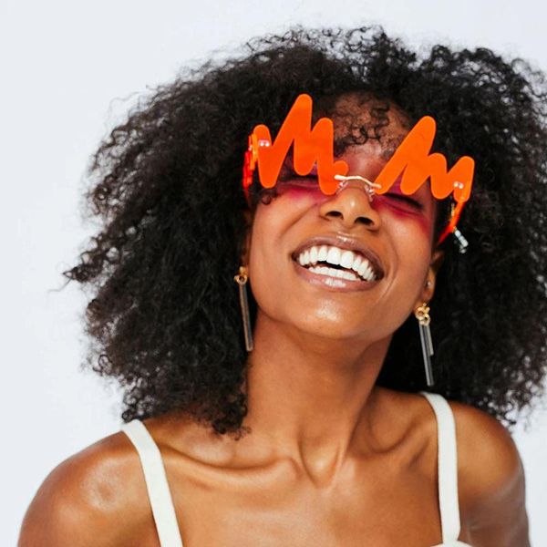 sunglasses 2021 luxury fashion wave punk women rimless sun glasses red shades for vintage men unique doodle, White;black
sunglasses 2021 luxury fashion wave punk women rimless sun glasses red shades for vintage men unique doodle, White;black
