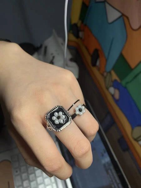 pearl ring female minority design sense fashion net red temperament black and white cold wind personality ring adjustable, Golden;silver
pearl ring female minority design sense fashion net red temperament black and white cold wind personality ring adjustable, Golden;silver