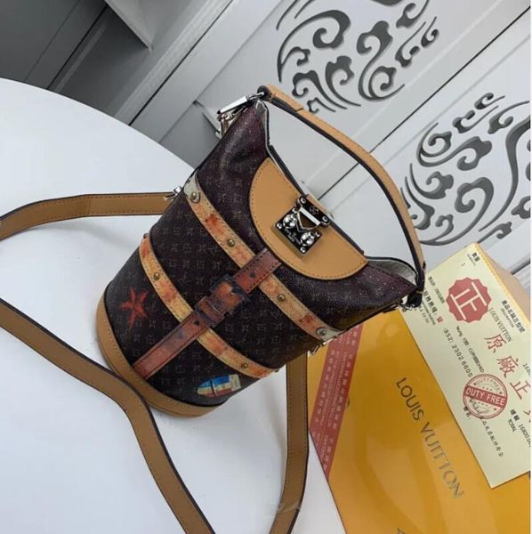 handles brand ladies designer cross luxury iconic m52276 bags 2020 spring handbags and summer shoulder women's totes bags new body bag
handles brand ladies designer cross luxury iconic m52276 bags 2020 spring handbags and summer shoulder women's totes bags new body bag