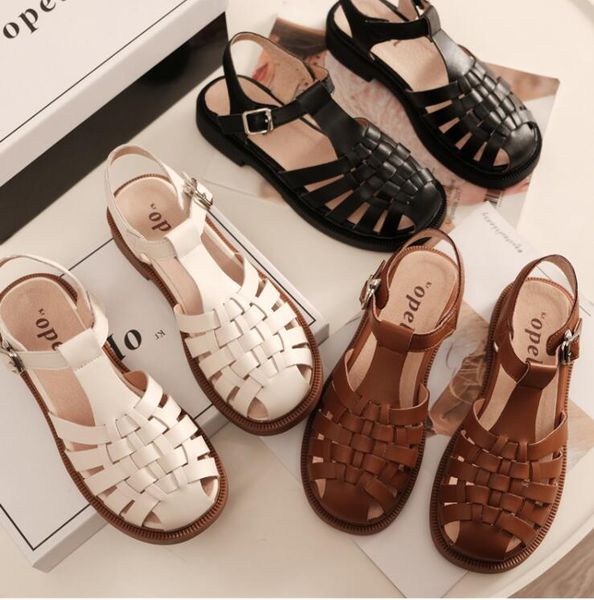 2023 new luxury designer leather women's sandals summer flat shoes fashion beach women's slippers v letter herringbone slippers 35, Black
2023 new luxury designer leather women's sandals summer flat shoes fashion beach women's slippers v letter herringbone slippers 35, Black