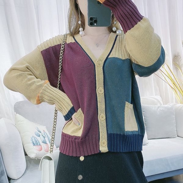2021 new cor patchwork camisola das mulheres com decote em v bolsos duplos manga longa casaco fashion nico breasted cardigan de malha outono, White;black
2021 new cor patchwork camisola das mulheres com decote em v bolsos duplos manga longa casaco fashion nico breasted cardigan de malha outono, White;black
