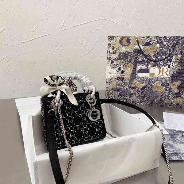 2021 new silk princess bag star net red same chain wide shoulder strap single slant span versatile women's hand zly bags
2021 new silk princess bag star net red same chain wide shoulder strap single slant span versatile women's hand zly bags