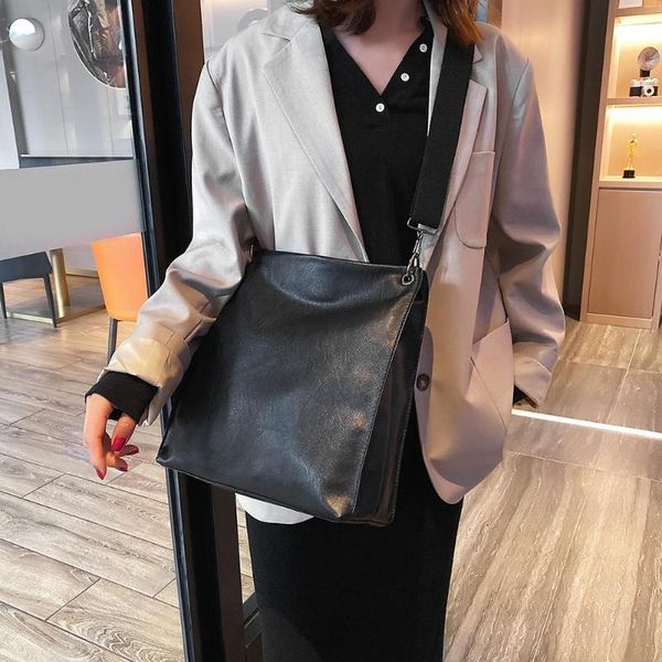 cross body handbags wear-resistant large capacity messenger bag women leather classic shoulder handbag retro purse
cross body handbags wear-resistant large capacity messenger bag women leather classic shoulder handbag retro purse