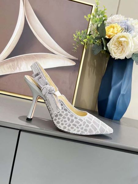 latest color letter bow high heels women's dress shoes t-platform pointed low heels women gladiaor sandal swan suede 35-42, Black
latest color letter bow high heels women's dress shoes t-platform pointed low heels women gladiaor sandal swan suede 35-42, Black