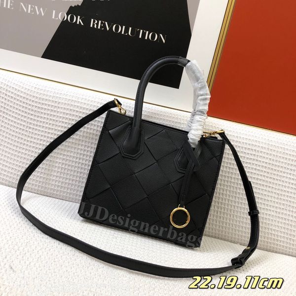 2021 classic weave shoulder bags handbag mens women's cowhide handbags backpack tote crossbody purses womens leather clutch wallet desi
2021 classic weave shoulder bags handbag mens women's cowhide handbags backpack tote crossbody purses womens leather clutch wallet desi