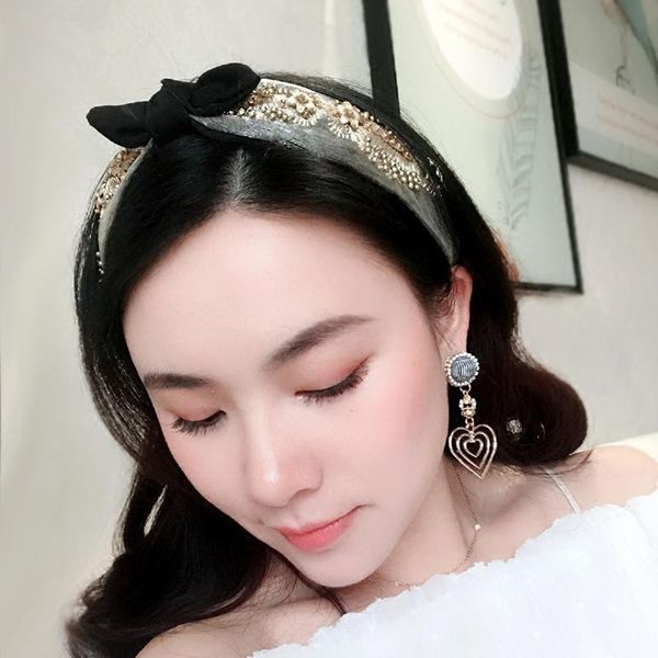 hair accessories hoop headdress simple fresh sweet retro wide-brimmed embroidery flower mesh yarn anti-slip headband
hair accessories hoop headdress simple fresh sweet retro wide-brimmed embroidery flower mesh yarn anti-slip headband