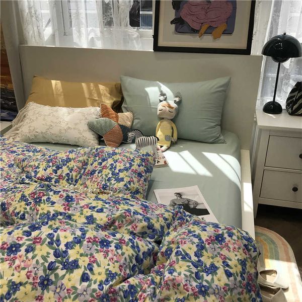 oil painting pastoral style small floral bed four piece cotton quilt cover and 1.5m washed cotton bed sheet
oil painting pastoral style small floral bed four piece cotton quilt cover and 1.5m washed cotton bed sheet