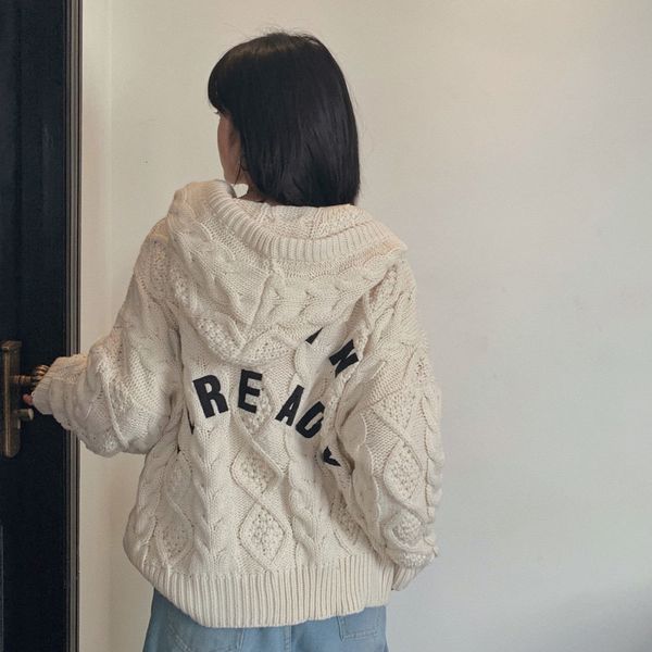 2021 new autumn letter embroidery hooded knitted long-sleeved sweater women fashion warm zipper jacket dz1t, White;black
2021 new autumn letter embroidery hooded knitted long-sleeved sweater women fashion warm zipper jacket dz1t, White;black