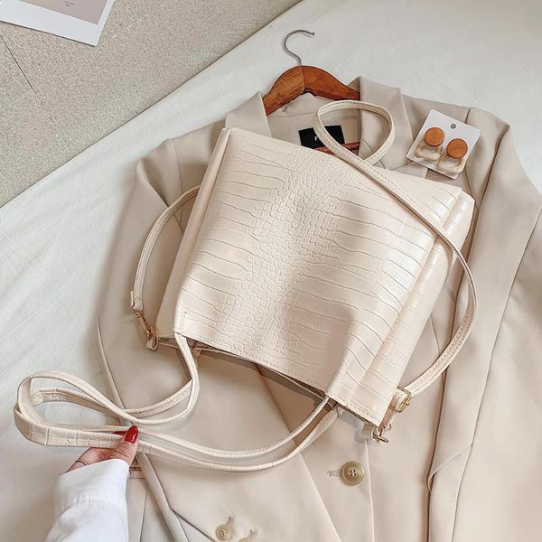 cross body fashion alligator pu women shoulder bag lady large capacity bucket tote handbags simple female daily
cross body fashion alligator pu women shoulder bag lady large capacity bucket tote handbags simple female daily
