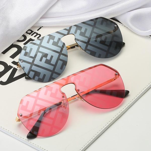 fashion sunglasses frames 2021 style women's trend personalized glasses metal box round face women, Black
fashion sunglasses frames 2021 style women's trend personalized glasses metal box round face women, Black